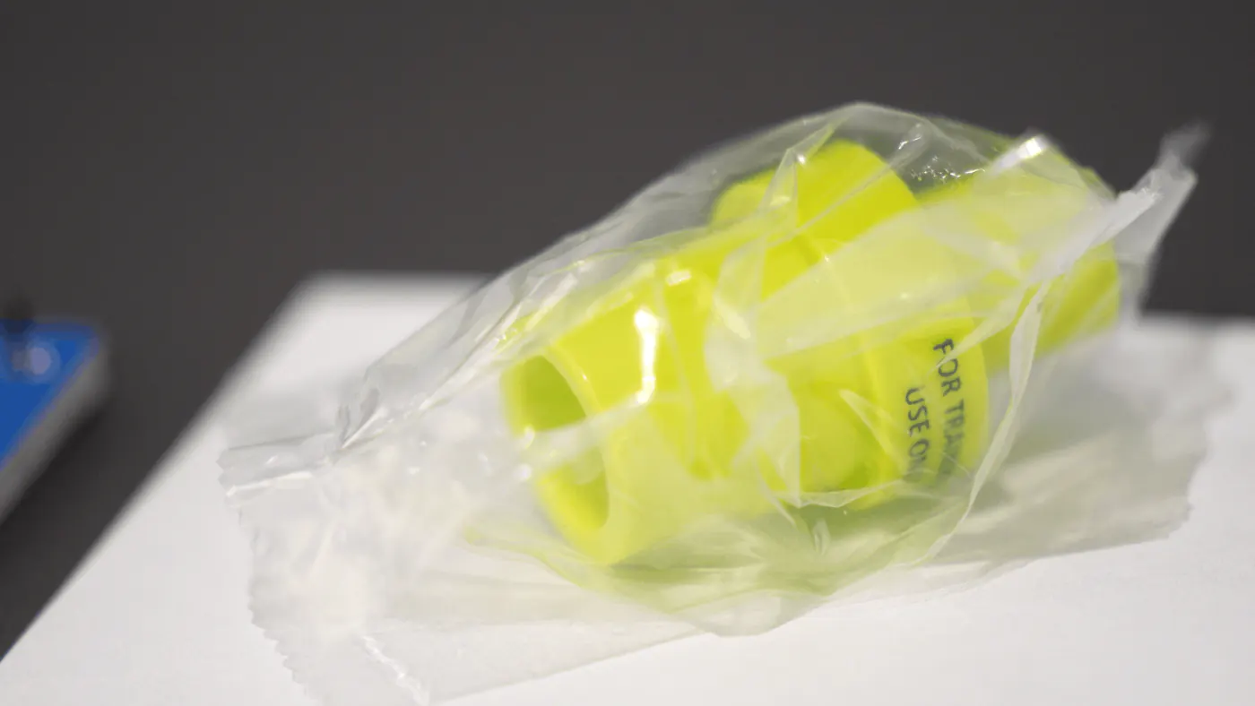 Sealed one-way valve mouthpiece used in CPR training
